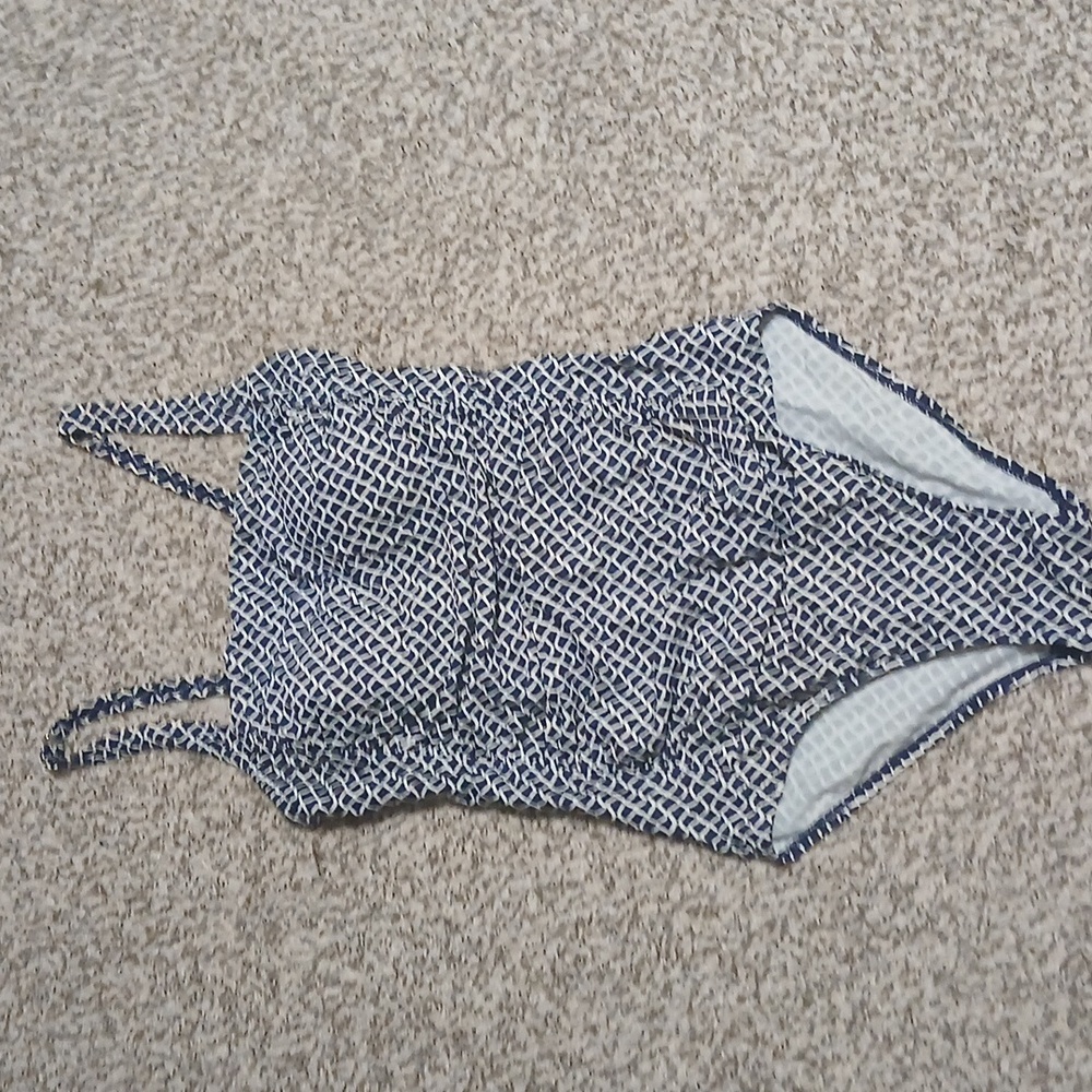Women's Shaping Swimwear LL Bean lightly padded Swimsuit - Picture 3 of 10